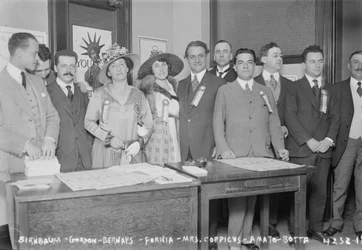 Opernsänger und Musiker eröffnen die Operatic Liberty Loan Offices in der Aeolian Hall, New York City, 1917